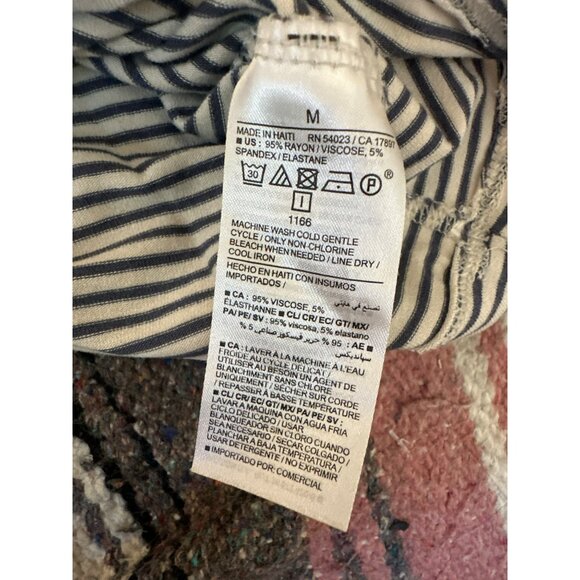 Old Navy Luxe Womens Medium Striped Short Sleeve T-Shirt Casual Basic - Picture 2 of 3